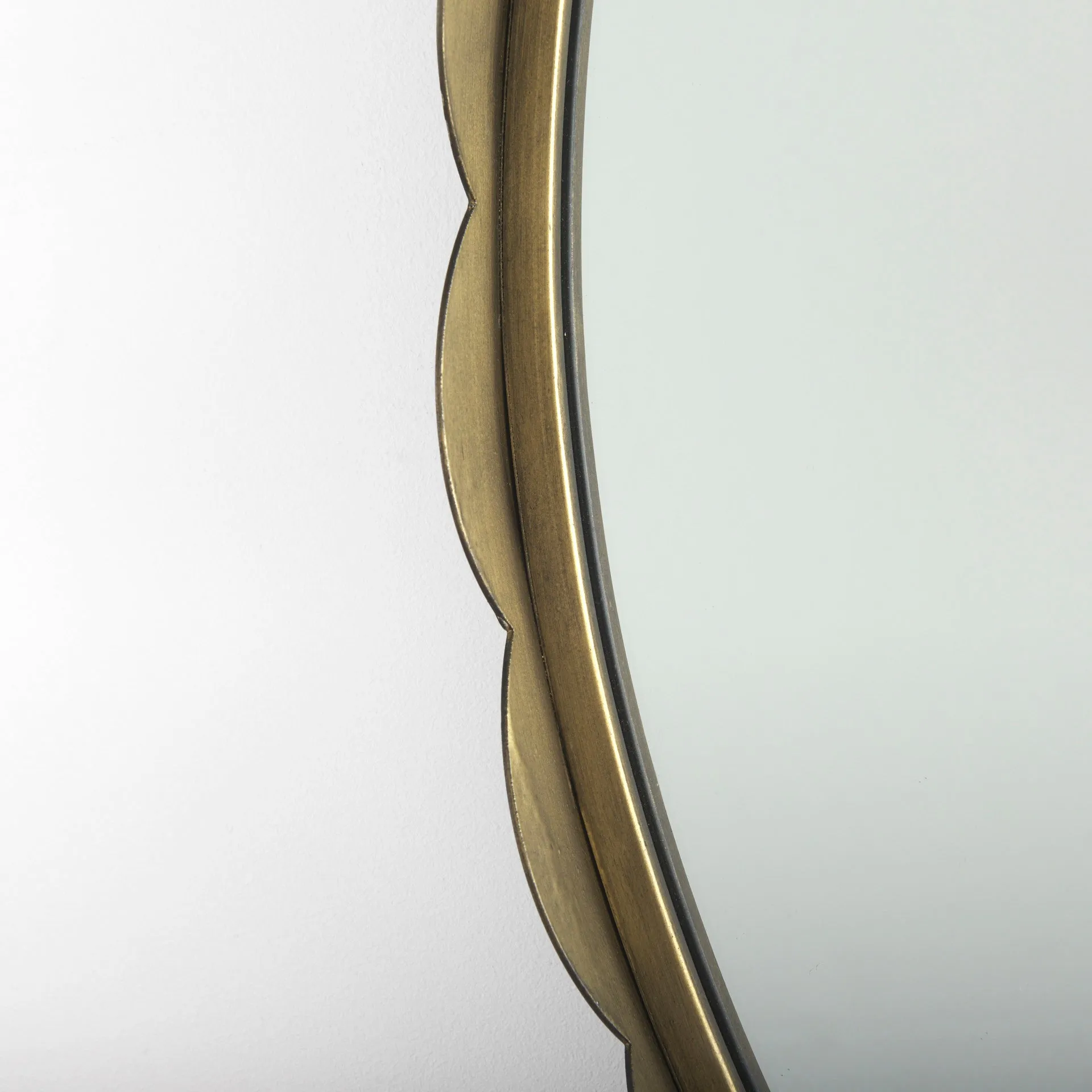 Adelaide Scalloped Round Wall Mirror - Antique Gold Frame, Versatile Decor for Any Room Style